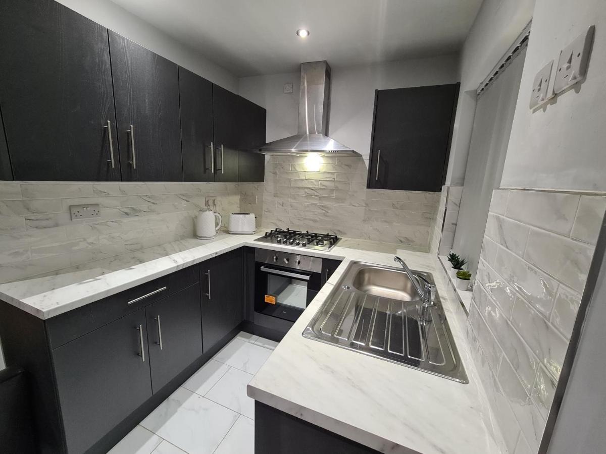 Whole House - 4 Bedrooms - Parking - Sleeps 8 Birmingham Exterior photo