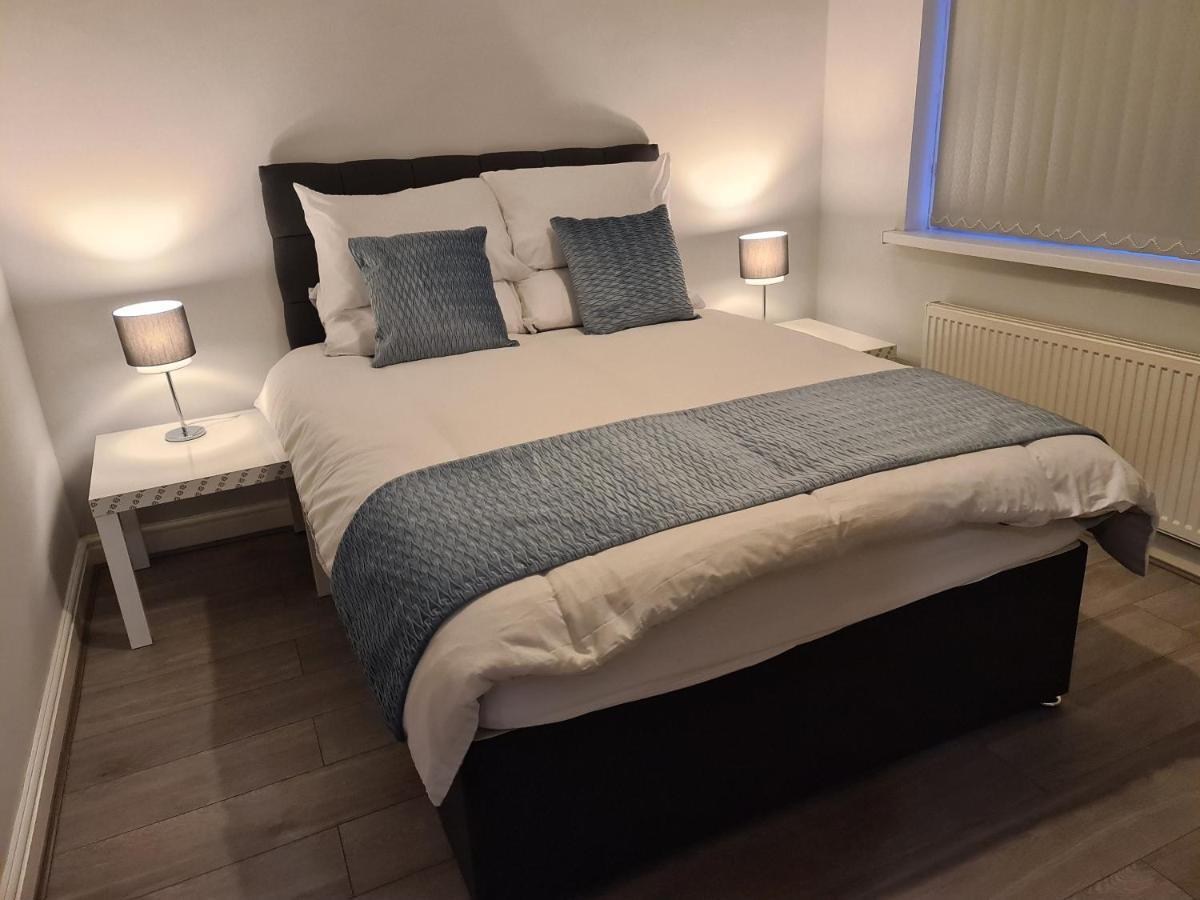 Whole House - 4 Bedrooms - Parking - Sleeps 8 Birmingham Exterior photo